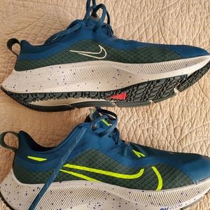 Nike "Shield" men's running shoe
